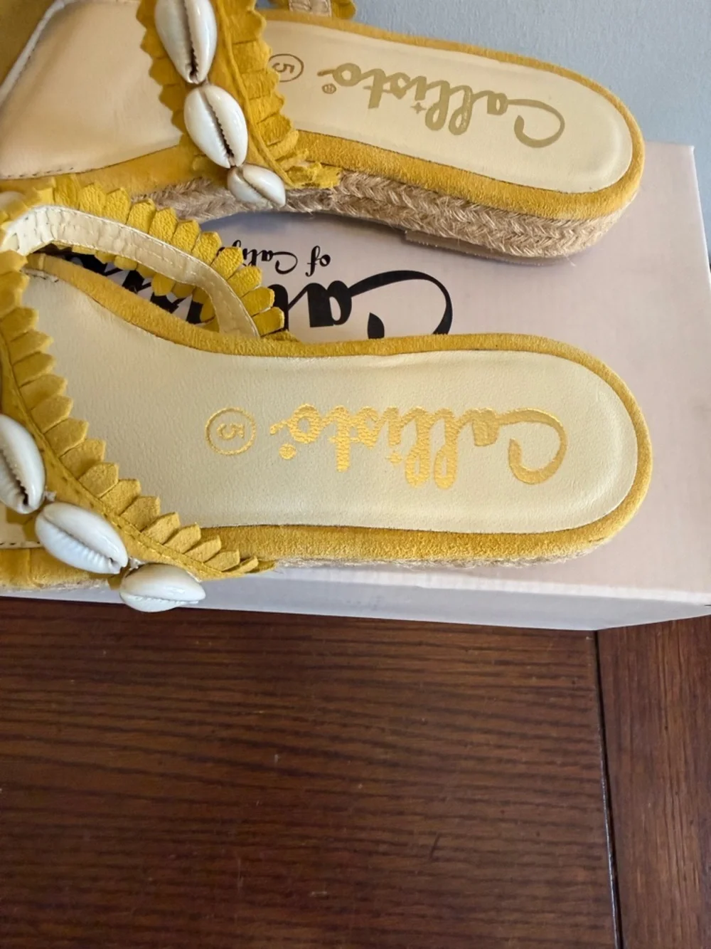 Callisto of California Yellow Shell-Embellished Women’s Slide Sandals‎ NEW